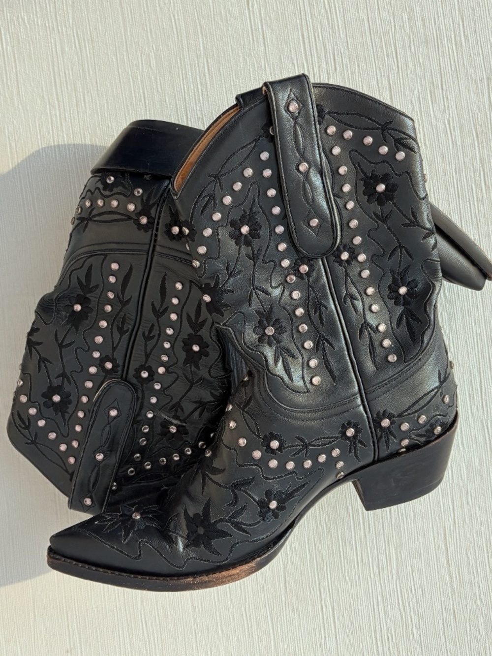 Vintage Old Gringo Studded Black Leather Western Boots — Women’s 7.5B